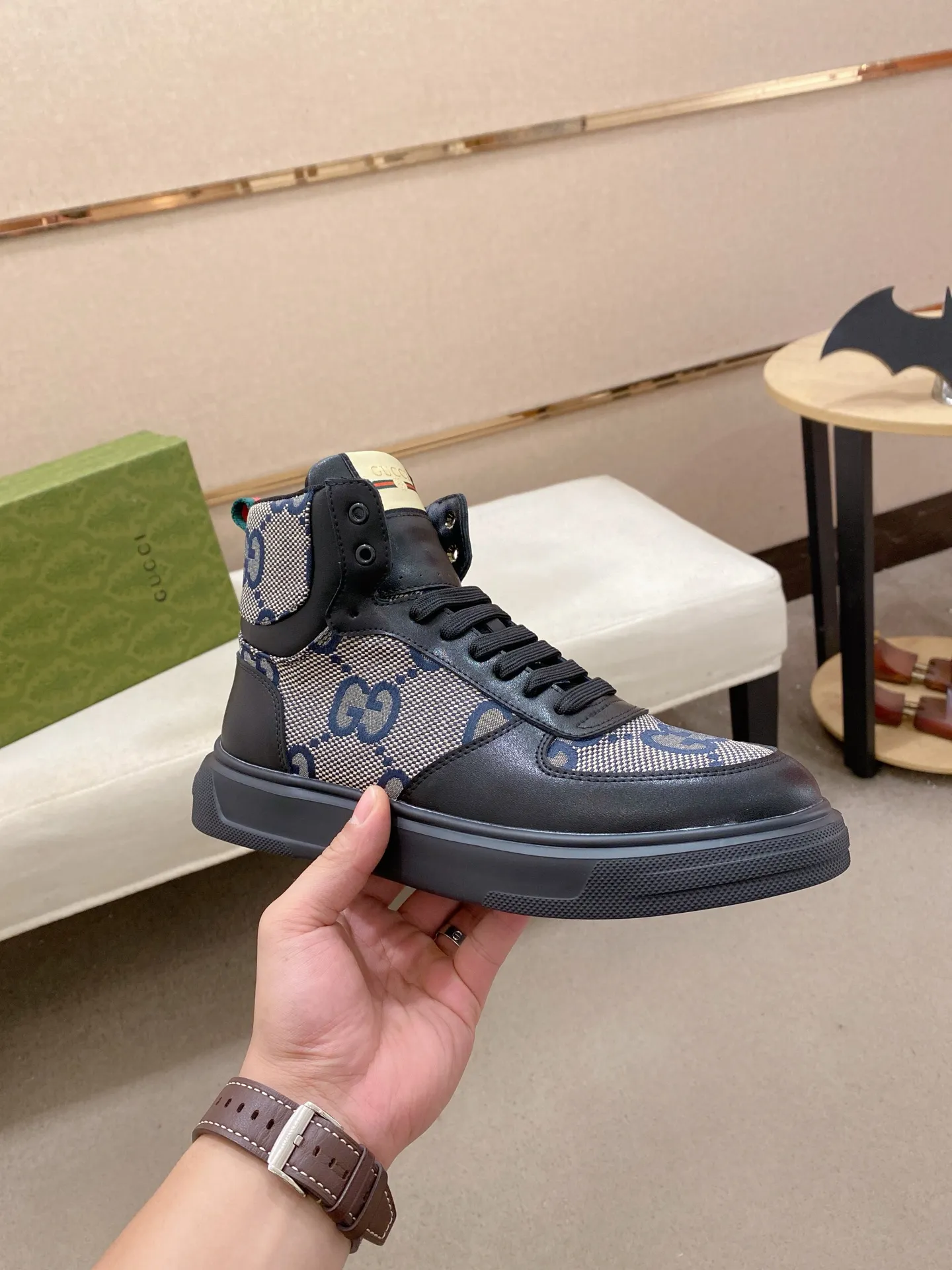Men's clothing and shoes: 420💰 (GUCCI) The latest model from the official website🎁🎁Casual and fashionable men's shoes👟, hot style💥The version is simple and elegant, exclusive for trendy men. The unique latest brand elements from the official website👑Original Gucci decoration, fashionable and generous, the fabric is original cowhide ✅Mesh breathable lining, the official website specifies wear-resistant casual outsole, the classic model is taken in kind at the counter🎬38-44 (can be customized for 45 non-refundable)
